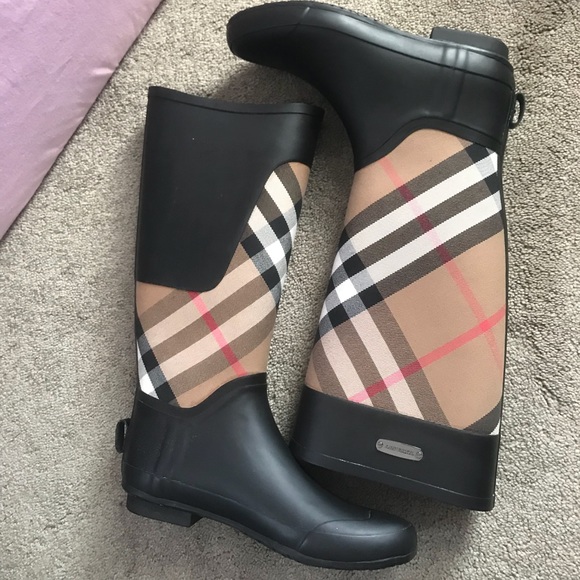 Burberry Shoes - Women’s Burberry rain boots